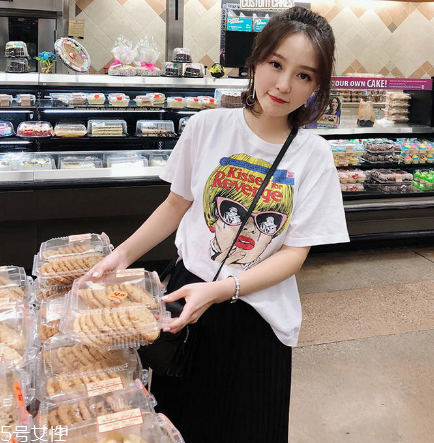 女生穿什么短袖好看？女生適合穿什么短袖？