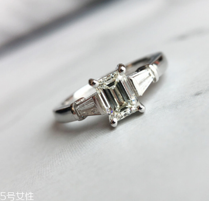 鉆戒為什么白天不閃？鉆戒白天不閃是什么原因？