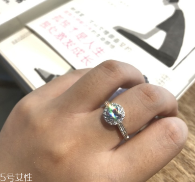 鉆戒是鉑金好還是18k金好？鉆戒買鉑金還是18k金？