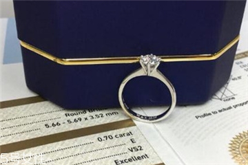 鉆戒是訂婚買還是結(jié)婚買？鉆戒訂婚就要買嗎？