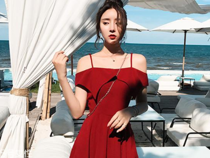 夏天穿什么顏色連衣裙好？夏天適合什么顏色連衣裙？