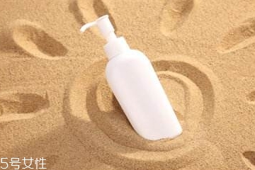 防曬霜里有熒光劑嗎？防曬霜含有熒光劑成分嗎？