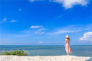女生去海邊穿什么衣服？海邊度假怎么穿搭顯瘦？