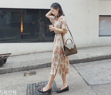 女生去海邊穿什么衣服？海邊度假怎么穿搭顯瘦？