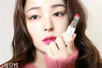 經?；瘖y對皮膚有什么影響 經?；瘖y的危害