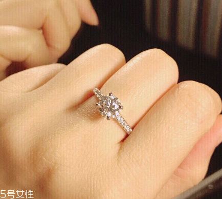 鉆戒和婚戒怎么一起戴？鉆戒和婚戒怎么同時(shí)戴？