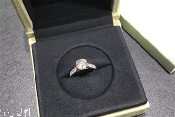 鉆戒和婚戒怎么一起戴？鉆戒和婚戒怎么同時(shí)戴？