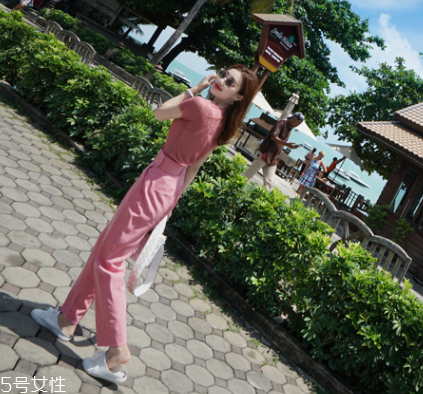 女裝粉色怎么搭配？粉色女裝搭配圖片