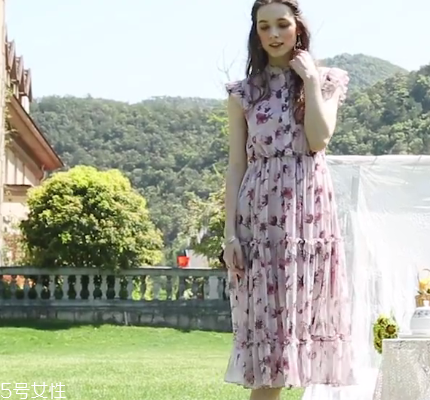 女裝粉色怎么搭配？粉色女裝搭配圖片