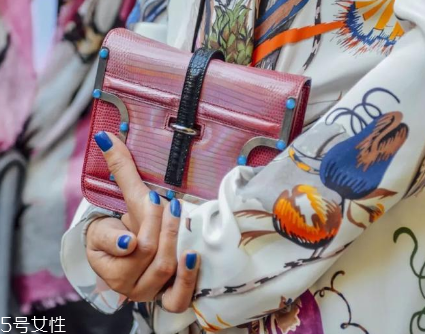 女裝粉色怎么搭配？粉色女裝搭配圖片