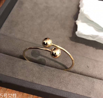 手鐲可以戴兩只手嗎？手鐲可以兩只手同時戴嗎？