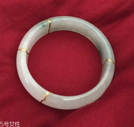 手鐲可以帶著睡覺嗎？手鐲睡覺戴好嗎？