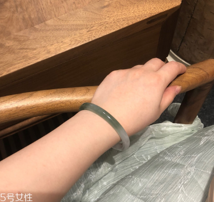 手鐲可以讓別人摸嗎？手鐲被別人摸了有影響嗎？