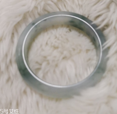 手鐲什么顏色好看？手鐲買哪種顏色好？