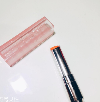 唇膏用完里邊怎么打開(kāi)？唇膏剩一截怎么挖出來(lái)？