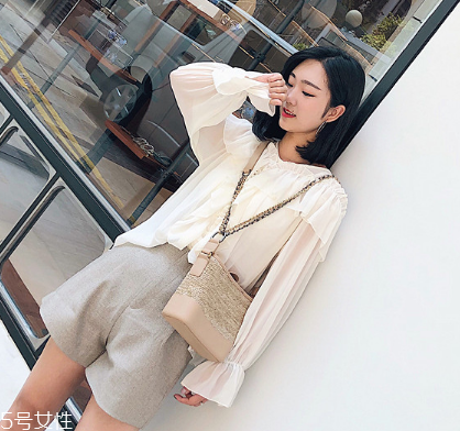 女生夏天背什么包？女生夏季包包搭配圖片