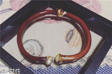 雞血藤手鐲可以碰水嗎？雞血藤手鐲沾水好嗎？