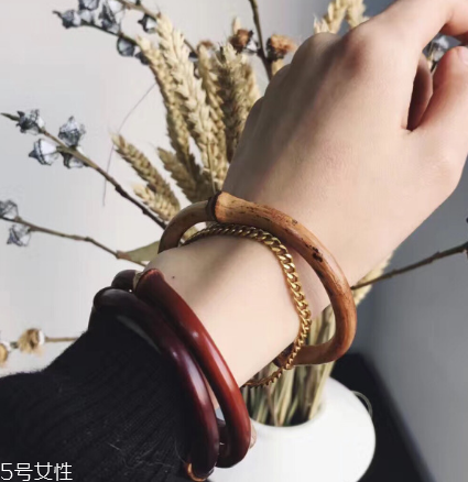 雞血藤手鐲有什么功效？雞血藤手鐲佩戴的好處