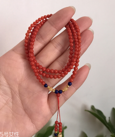 紅珊瑚手鏈真假鑒別 怎樣辨別紅珊瑚手鏈的真假？