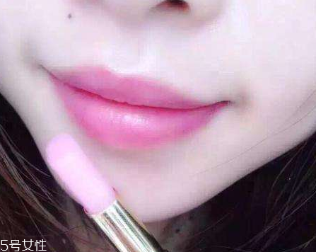 唇膏過敏怎么辦？唇膏過敏癥狀
