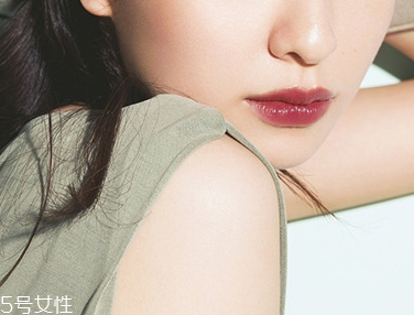 口紅弄到墻上怎么去掉？墻上口紅印怎么去掉？