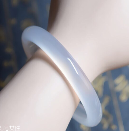 玉髓手鐲一般多少錢？玉髓手鐲市場價(jià)格