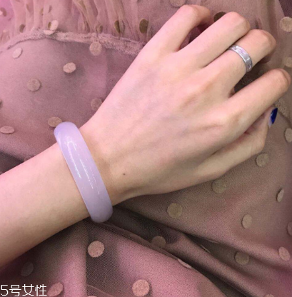 玉髓手鐲什么顏色好？玉髓手鐲顏色推薦