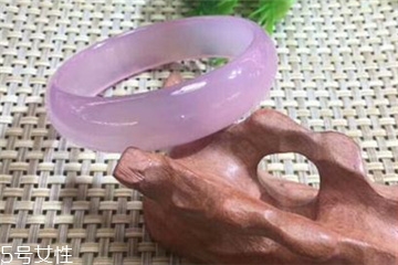 玉髓手鐲什么顏色好？玉髓手鐲顏色推薦