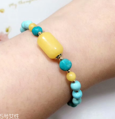 綠松石可以戴著洗澡嗎？綠松石手串洗澡要摘嗎？