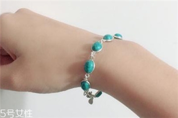 綠松石發(fā)黃怎么回事？綠松石手串發(fā)黃了怎么處理？