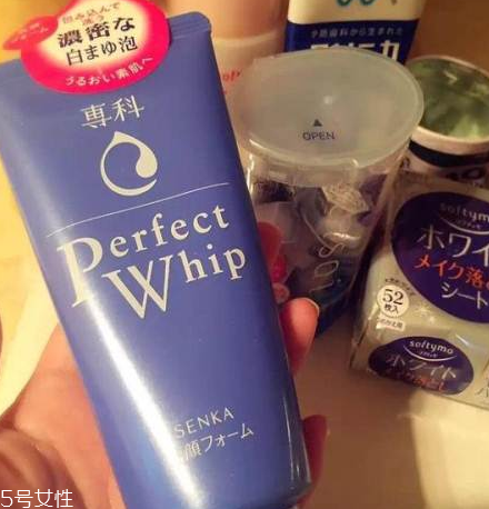 皂基洗面奶可以卸妝嗎？皂基洗面奶有卸妝功效嗎？