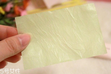 吸油紙會吸走防曬霜嗎？吸油紙會將水分帶走嗎？