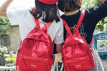 20歲女生背什么包？20多歲女生適合什么包包？