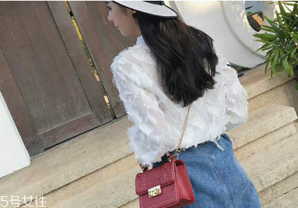 20歲女生背什么包？20多歲女生適合什么包包？