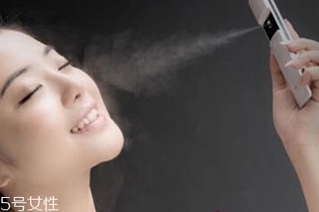 補(bǔ)水噴霧怎么定妝不花妝？補(bǔ)水噴霧的隱藏功能介紹