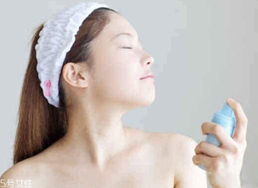 補(bǔ)水噴霧怎么定妝不花妝？補(bǔ)水噴霧的隱藏功能介紹