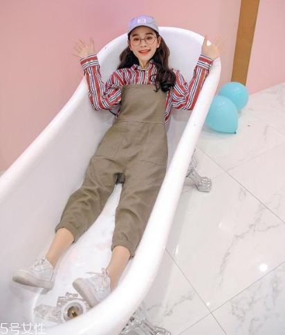 平胸女生夏天穿什么？平胸也能穿出高級(jí)感