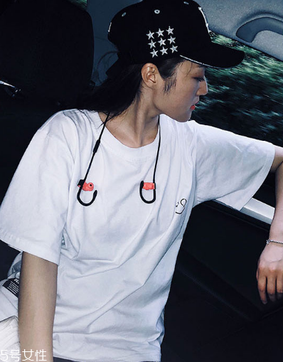 夏天買(mǎi)衣服注意什么？三大原則不能忽略