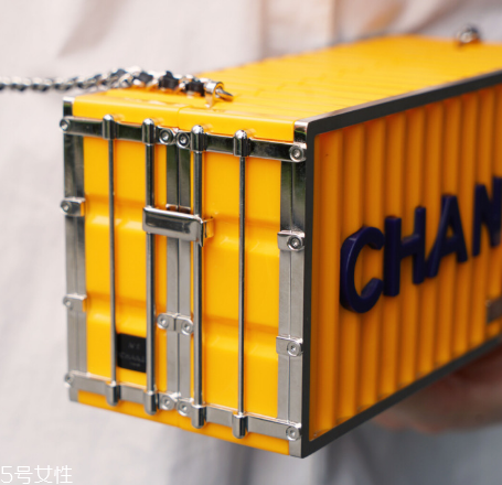 chanel集裝箱多少錢？香奈兒集裝箱包包正品價(jià)格