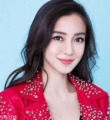 燙發(fā)不染色好看嗎？只燙不染也能美美的