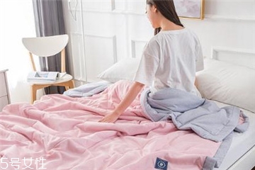 空調(diào)被可以曬太陽(yáng)嗎？多曬被子好處多