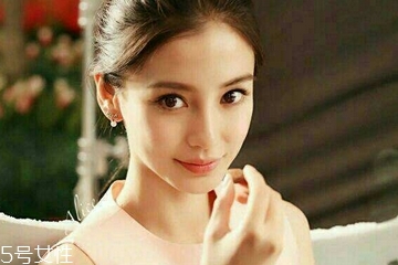染發(fā)會(huì)使頭發(fā)變白嗎？頭發(fā)變白不是染發(fā)的鍋