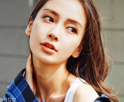 染發(fā)會(huì)使頭發(fā)變白嗎？頭發(fā)變白不是染發(fā)的鍋