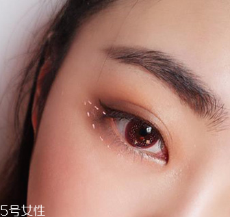 下眼影怎么畫顯眼睛大？眼睛變大2倍的下眼影畫法