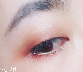 下眼影怎么畫顯眼睛大？眼睛變大2倍的下眼影畫法