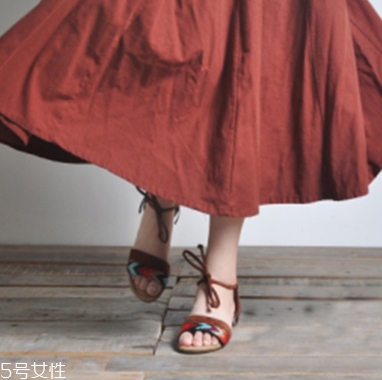 棉麻長裙配什么鞋子？除了小白鞋還有這些