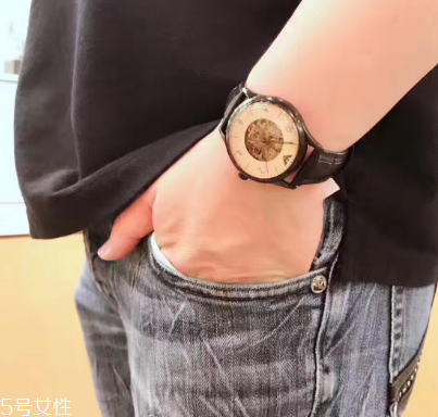 機械表全自動好還是半自動好 清楚認(rèn)識兩者的區(qū)別
