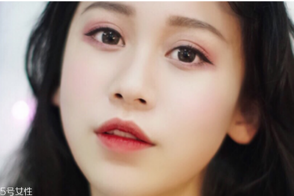 秋冬季節(jié)化妝步驟，保濕補(bǔ)水很重要