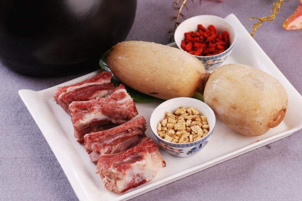 蓮藕怎么知道它粉不粉？別光看外表還得看孔數(shù)