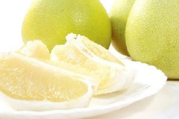 吃沙田柚對(duì)身體有什么好處？買的時(shí)候一掂二摸三擠壓